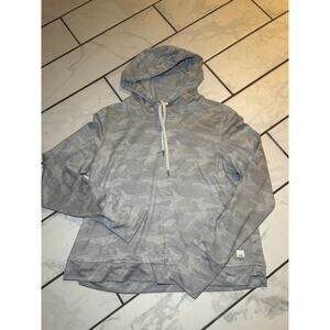 Vuori Hoodie Womens M Halo Essential VW226 Gray Camo Drawstring Top Soft Logo